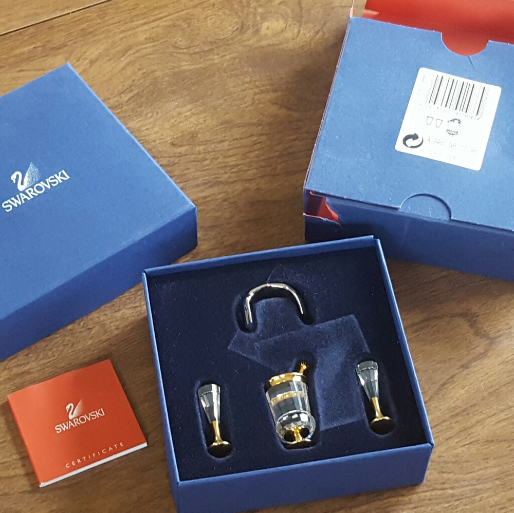 SWAROVSKI CHAMPAGNE BOTTLE ICE BUCKET & FLUTES - Picture 3 of 8